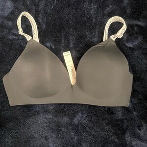 New Victoria’s Secret The T-shirt Lightly Lined Wireless Bra